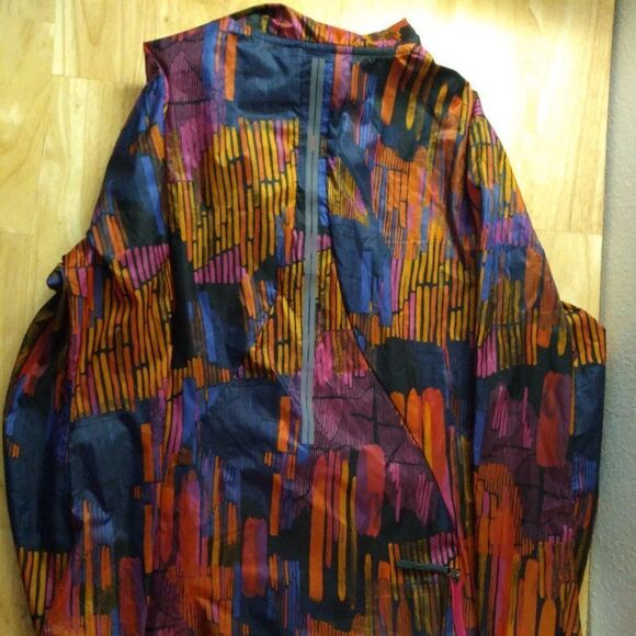 Brooks Run Happy Abstract Zipper Ultra Light Performance Windbreaker - Picture 7 of 8